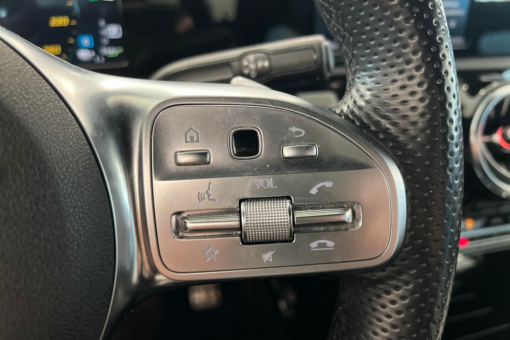 Mercedes-Benz CLA iso kuva 17