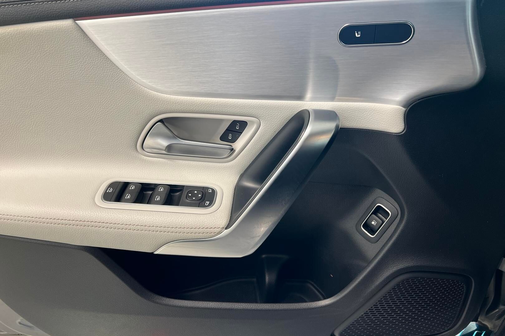 Mercedes-Benz CLA iso kuva 19