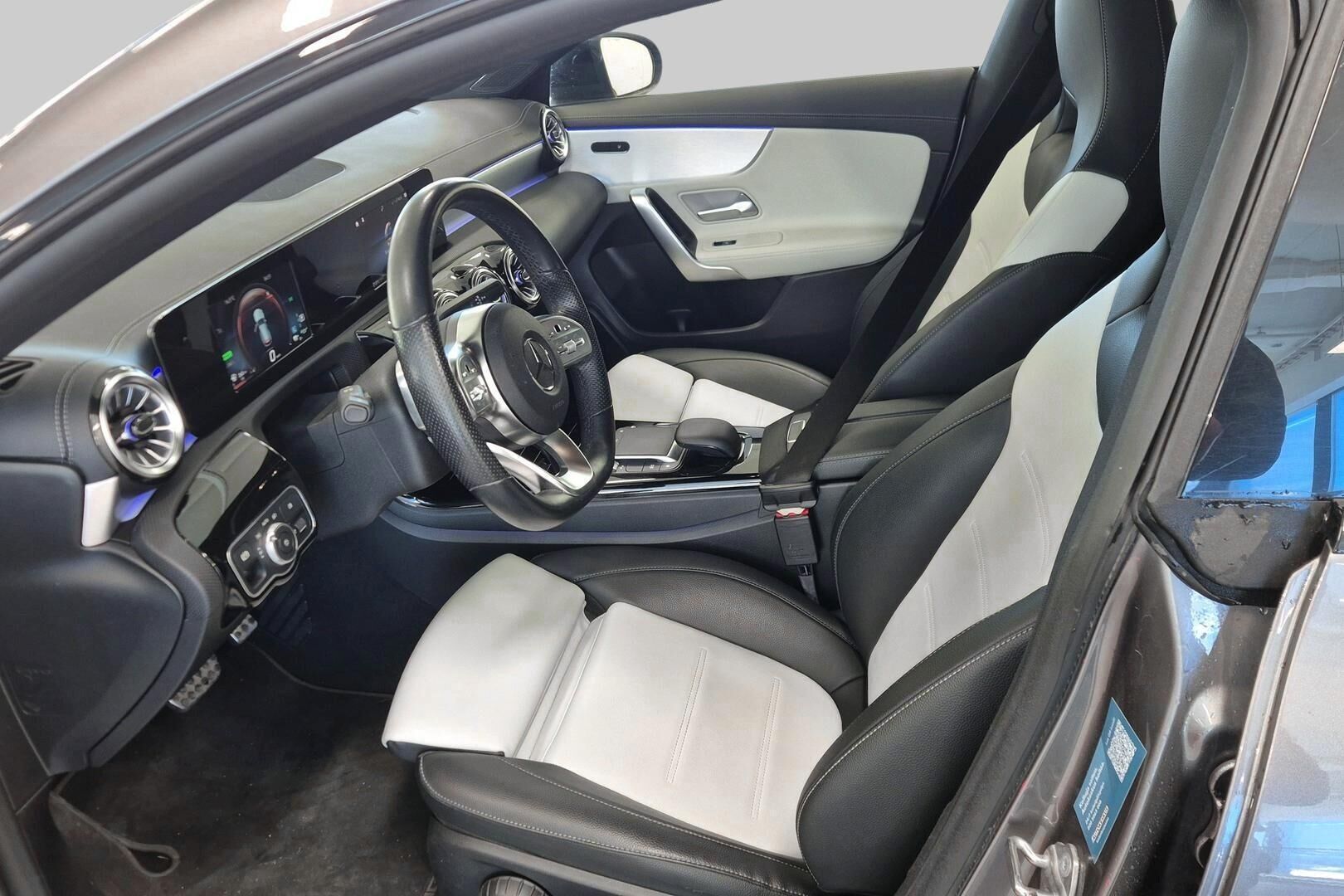Mercedes-Benz CLA iso kuva 8