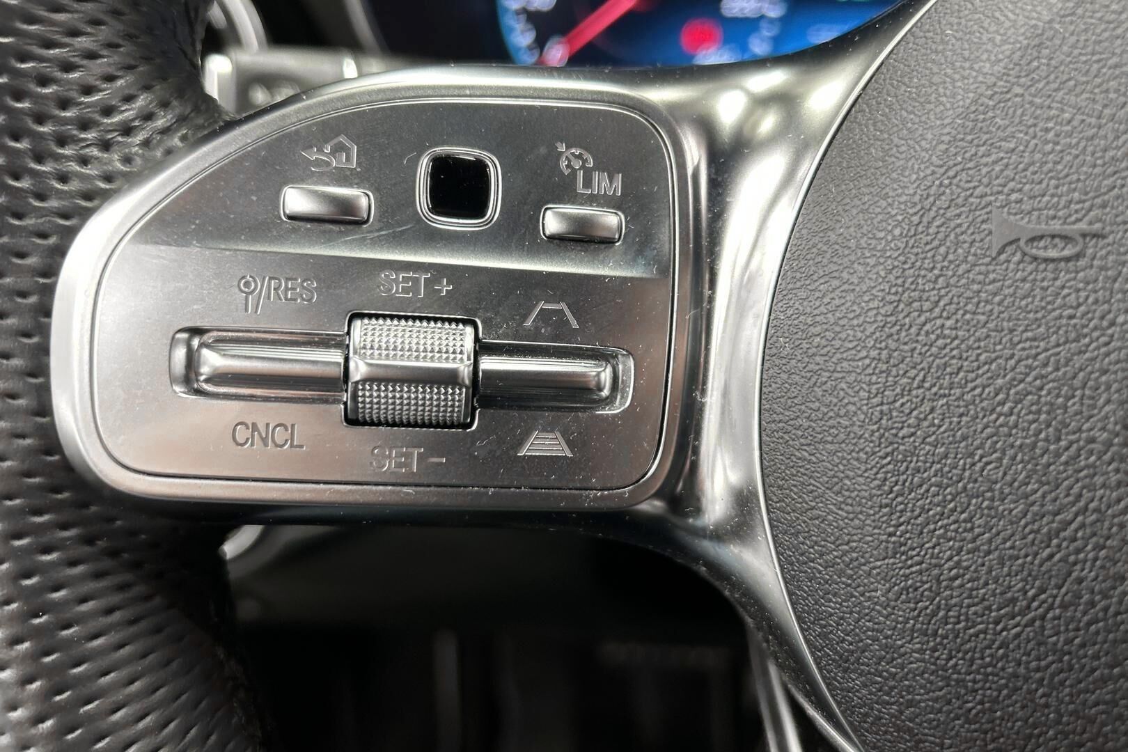 Mercedes-Benz GLC iso kuva 17