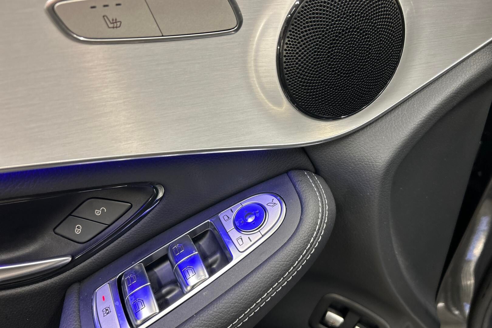 Mercedes-Benz GLC iso kuva 14