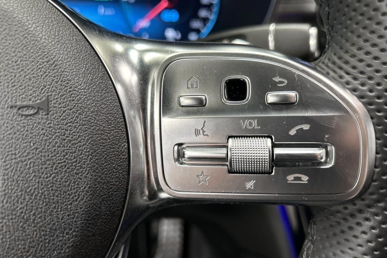 Mercedes-Benz GLC iso kuva 18