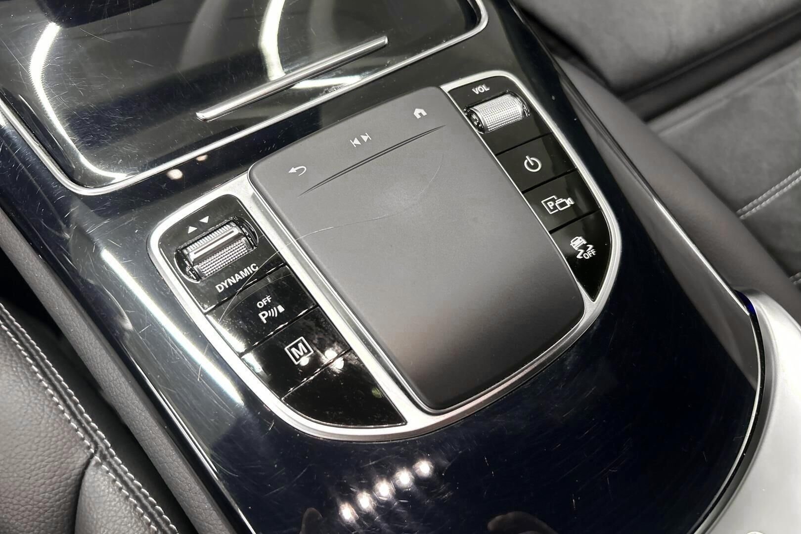 Mercedes-Benz GLC iso kuva 22