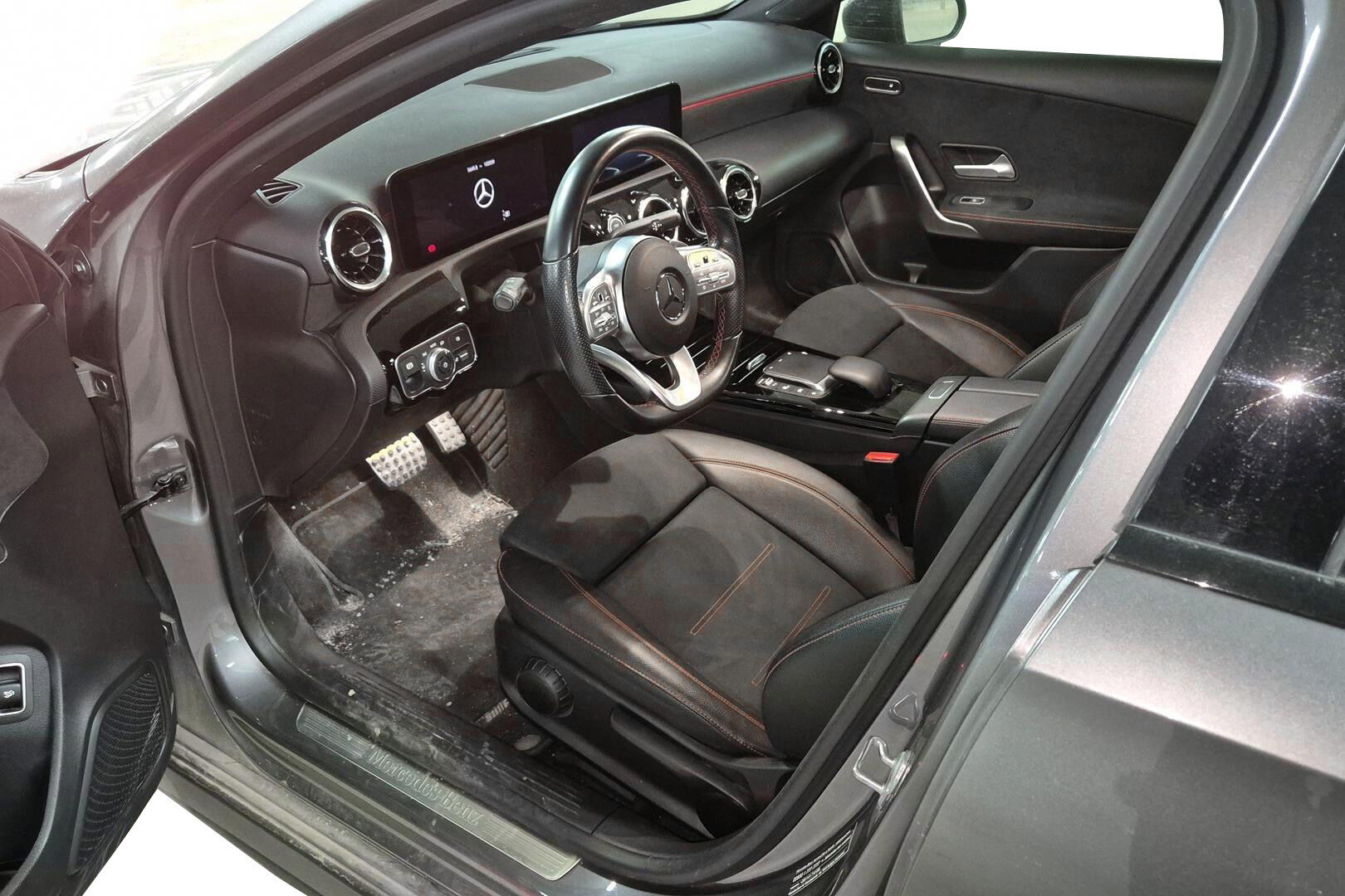 Mercedes-Benz A iso kuva 2