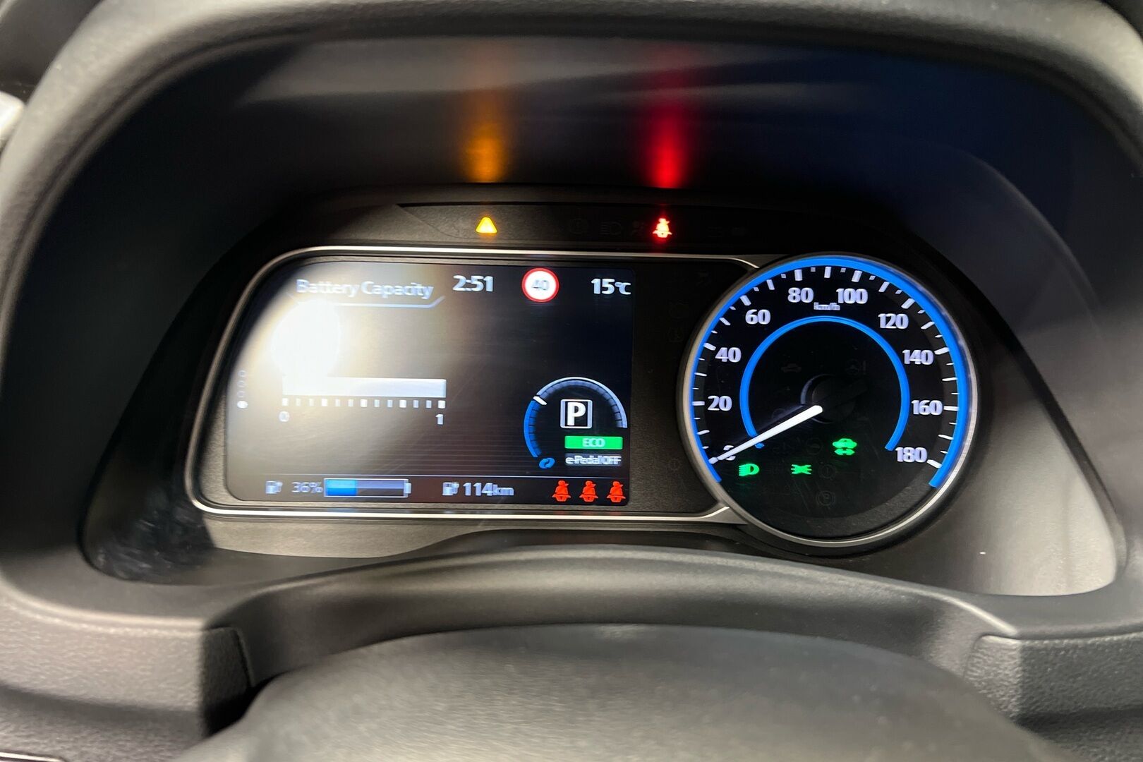 Nissan Leaf iso kuva 11