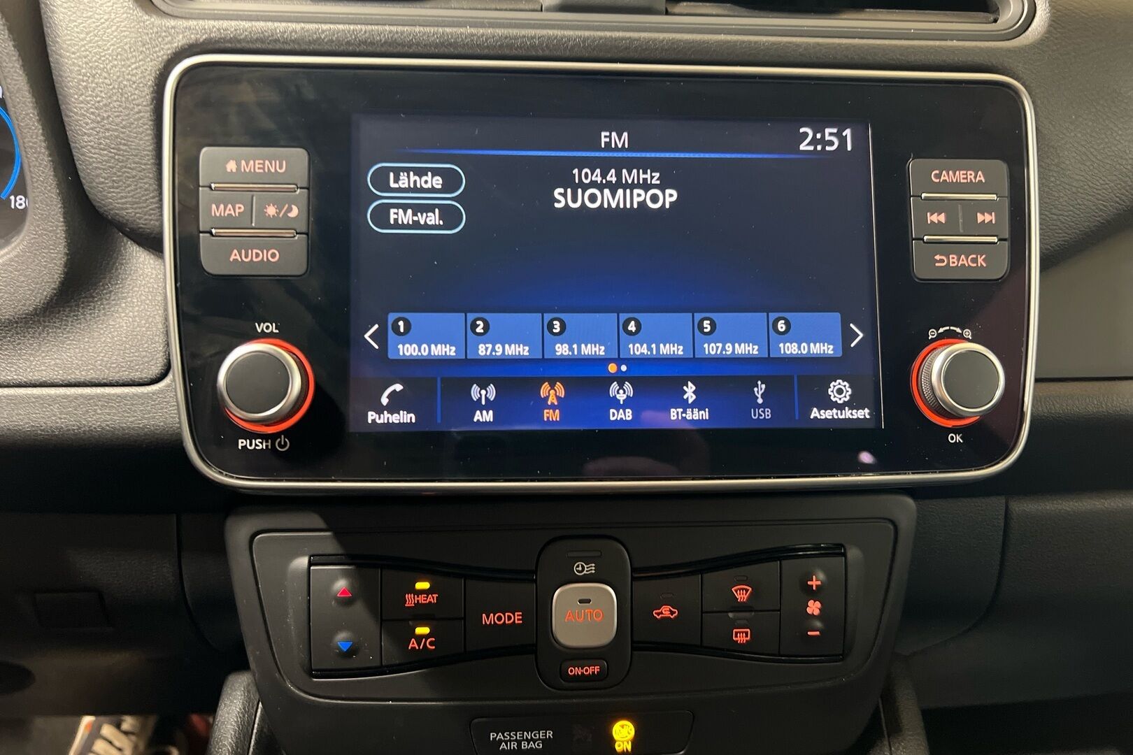 Nissan Leaf iso kuva 12