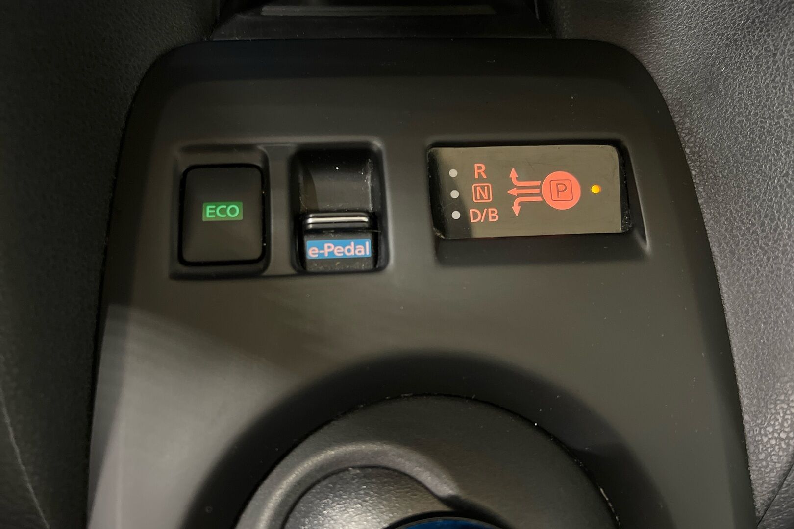 Nissan Leaf iso kuva 13