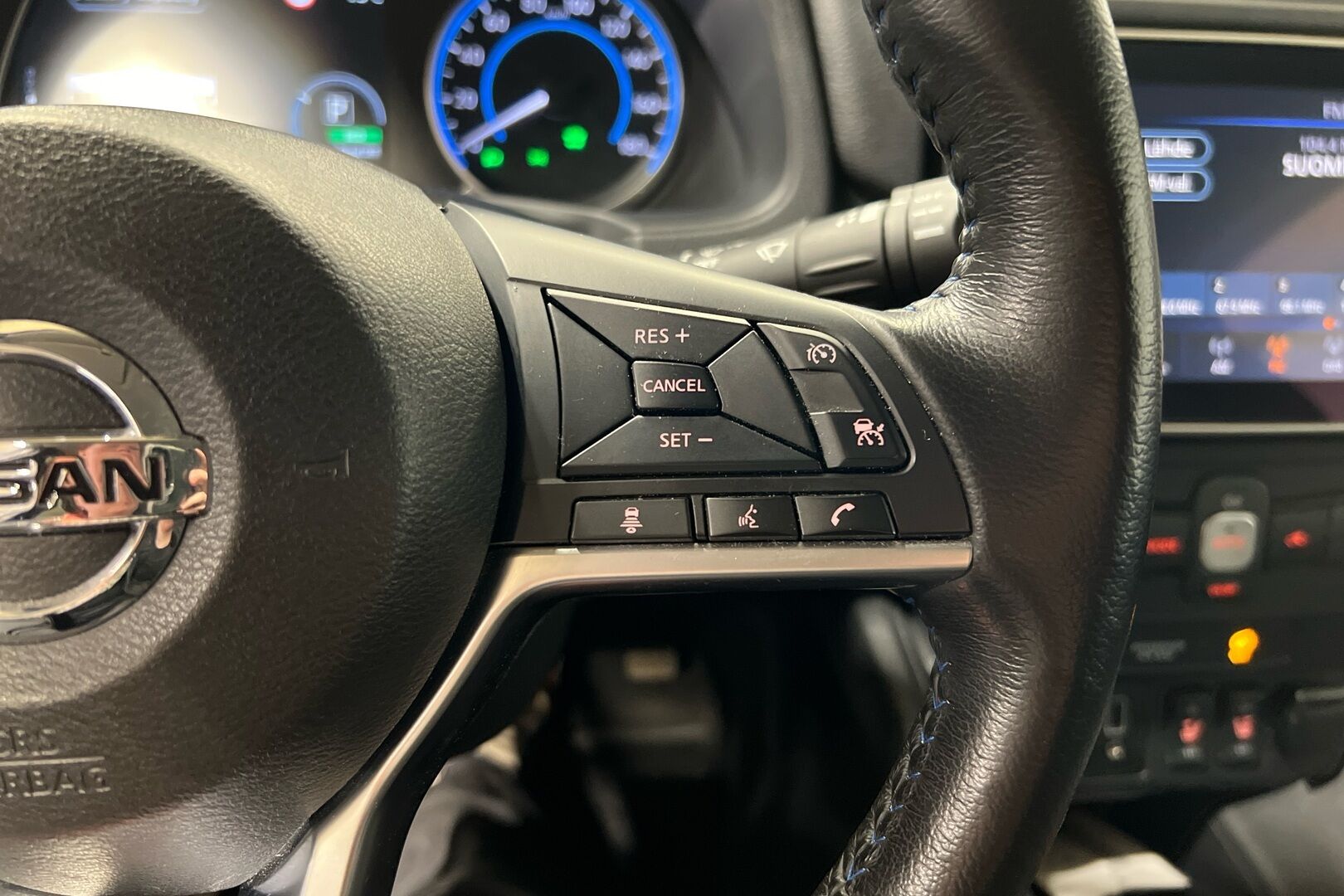Nissan Leaf iso kuva 15