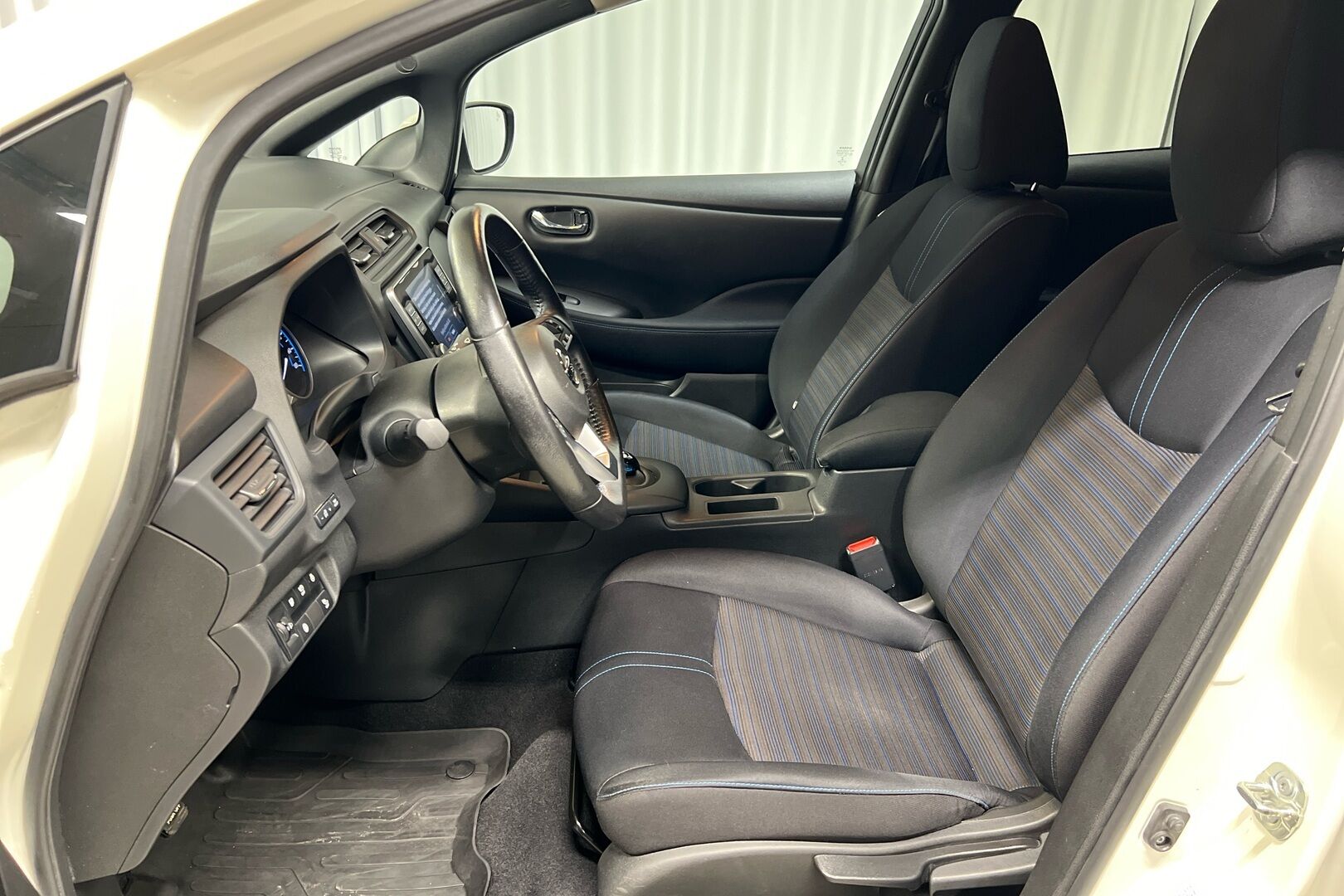 Nissan Leaf iso kuva 7