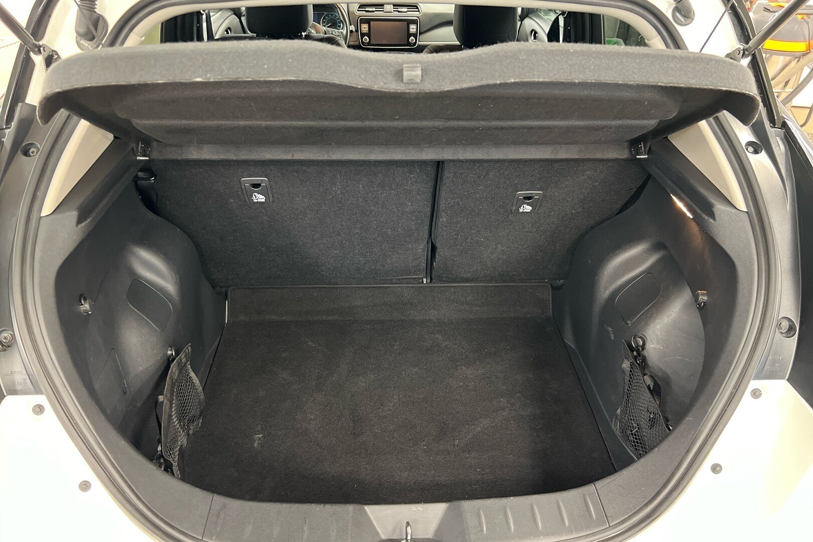 Nissan Leaf iso kuva 9