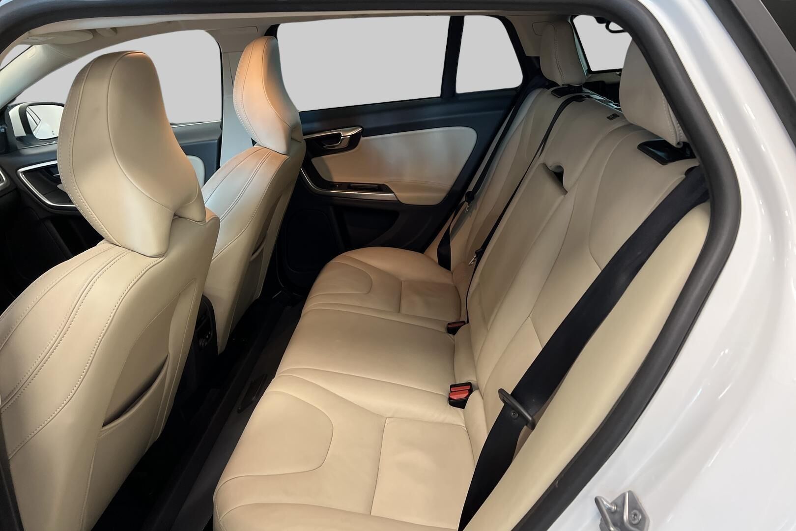 Volvo V60 iso kuva 10