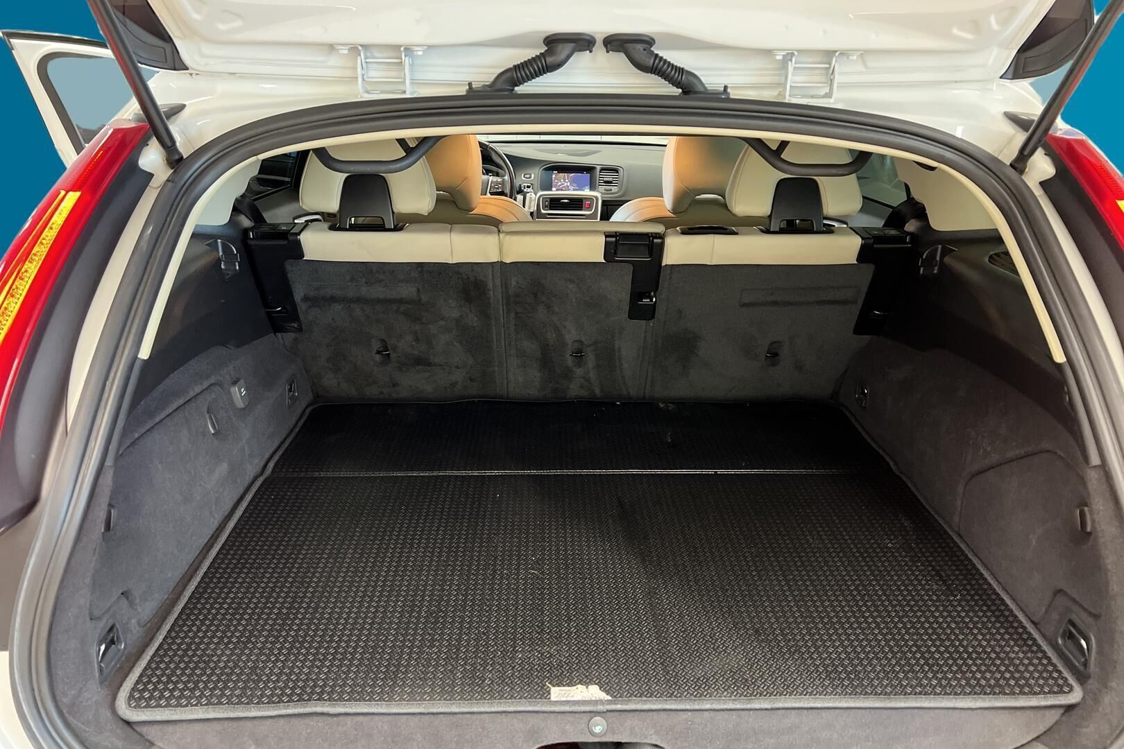 Volvo V60 iso kuva 12