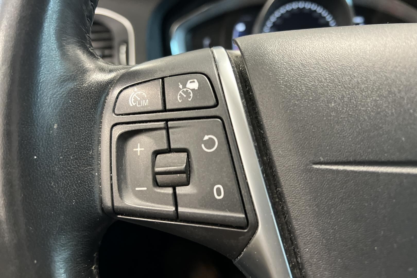 Volvo V60 iso kuva 20