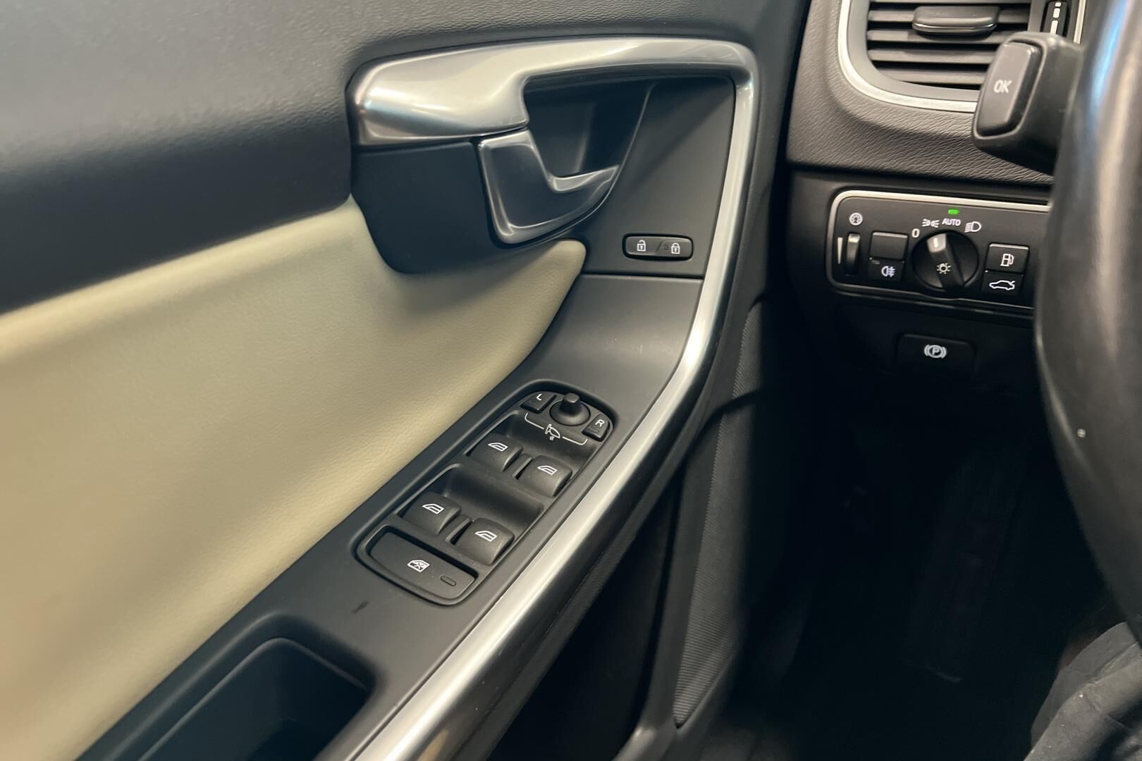 Volvo V60 iso kuva 21