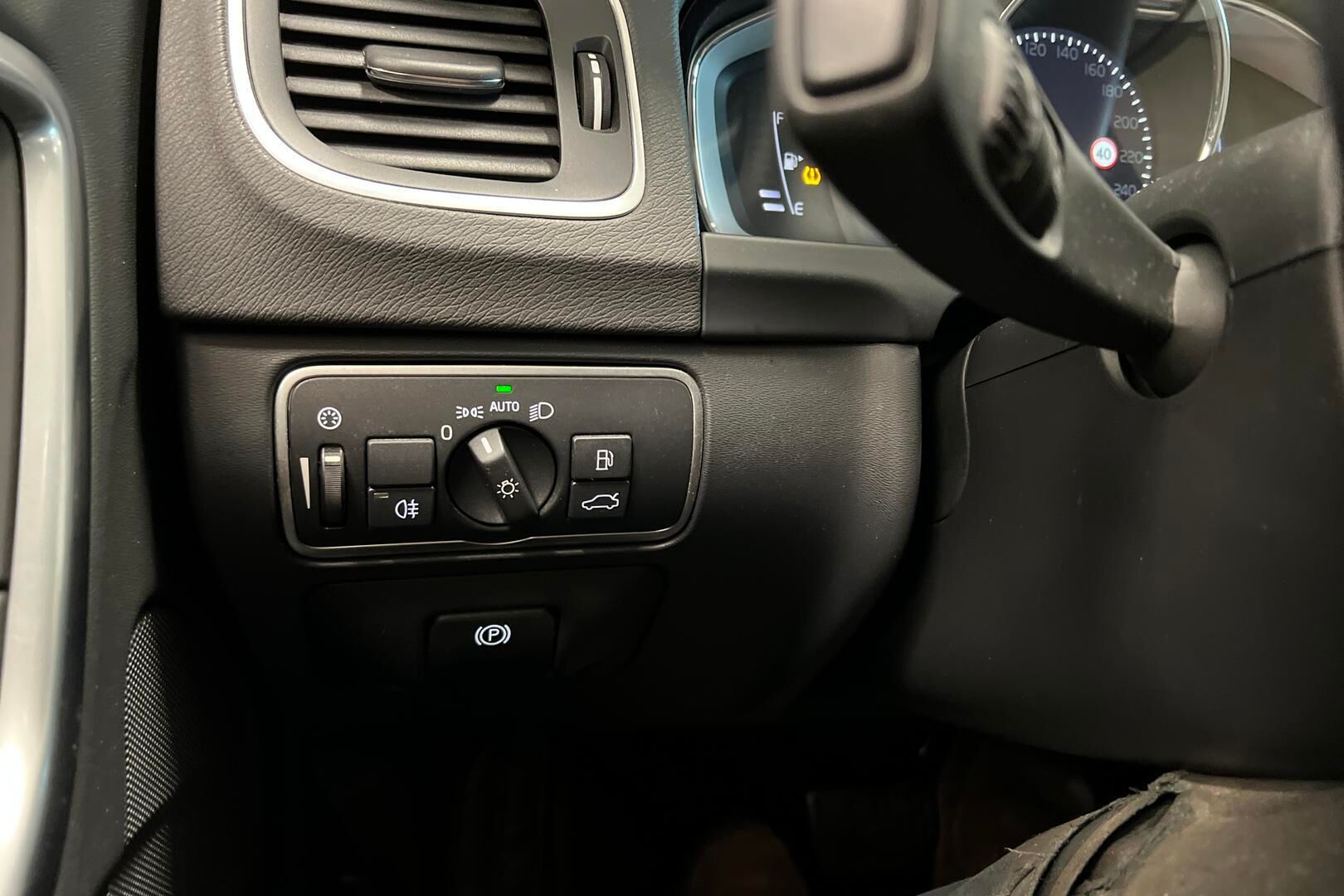 Volvo V60 iso kuva 22