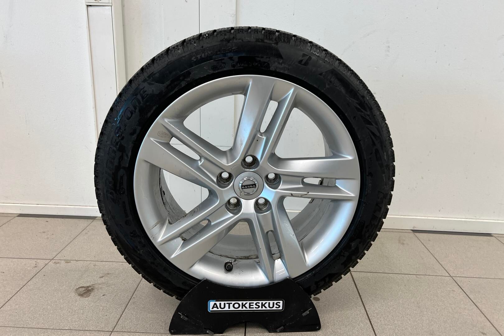 Volvo V60 iso kuva 24