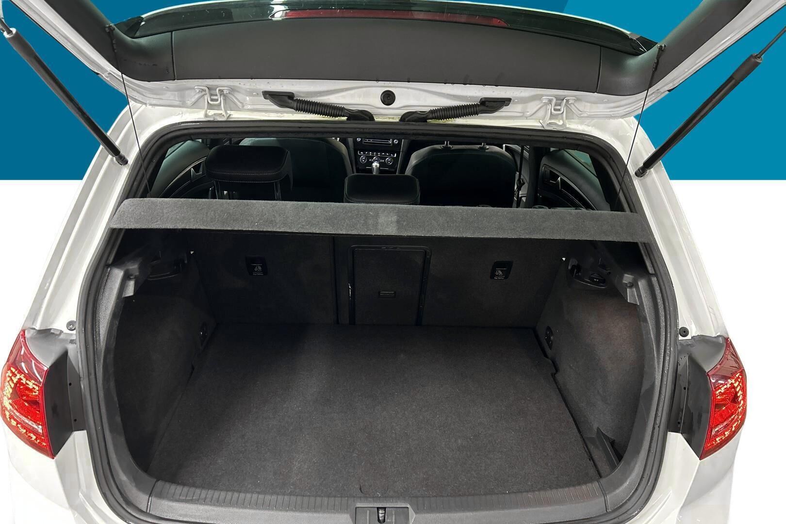 Volkswagen Golf iso kuva 11