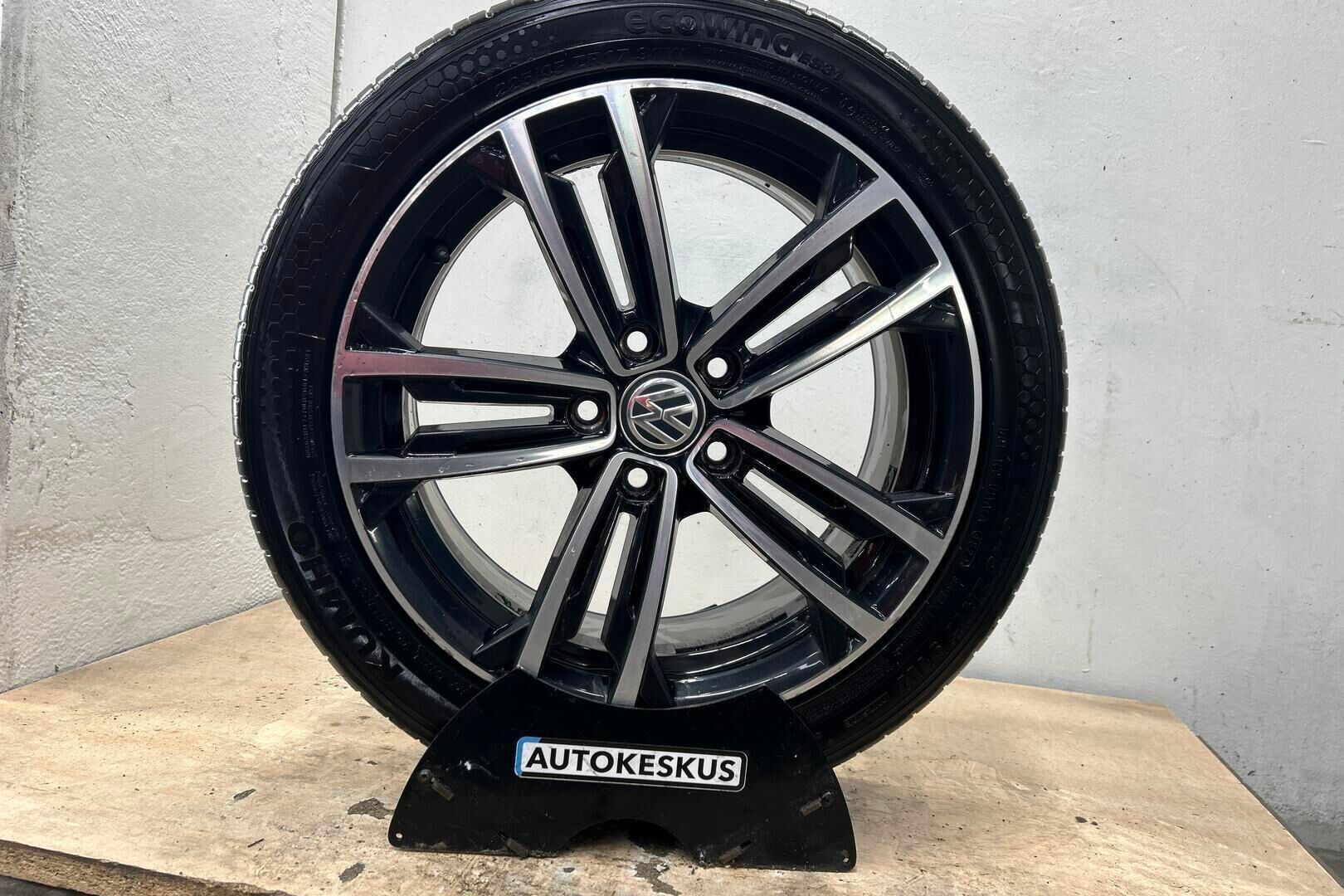 Volkswagen Golf iso kuva 12