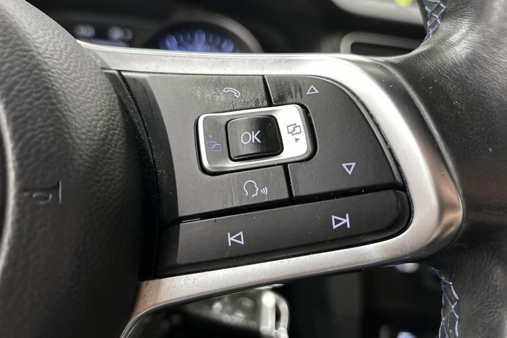 Volkswagen Golf iso kuva 15