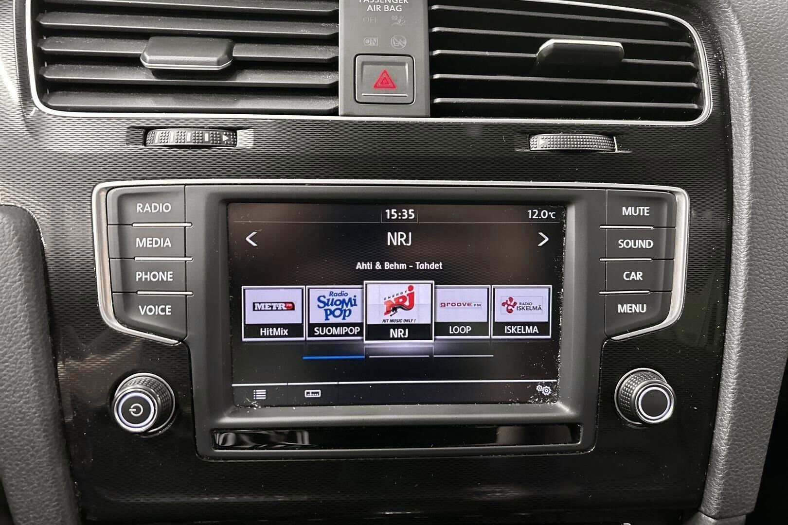 Volkswagen Golf iso kuva 16