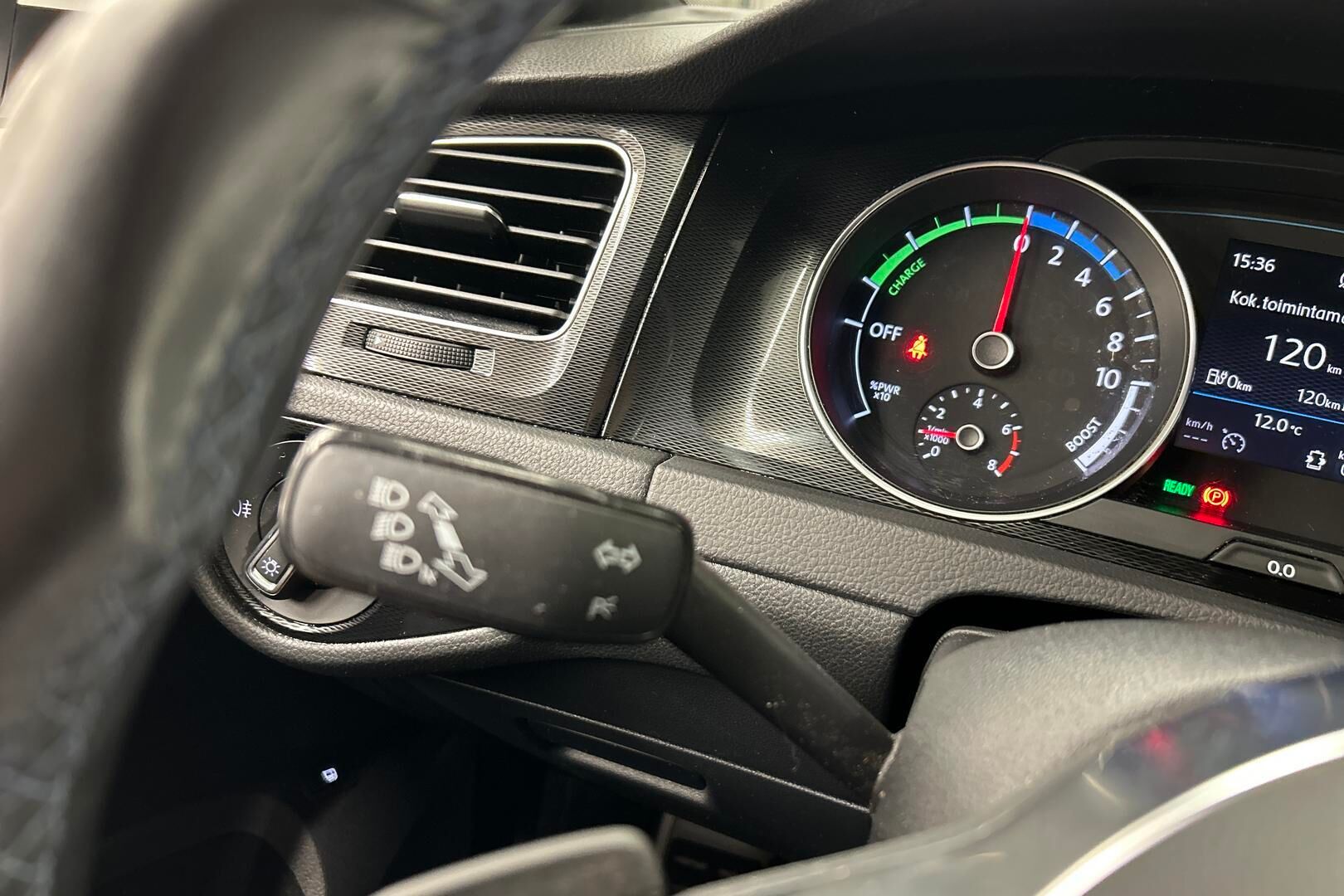 Volkswagen Golf iso kuva 20