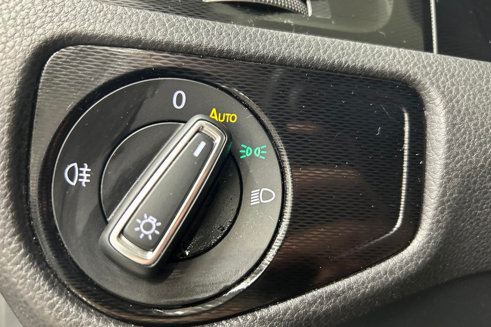 Volkswagen Golf iso kuva 21