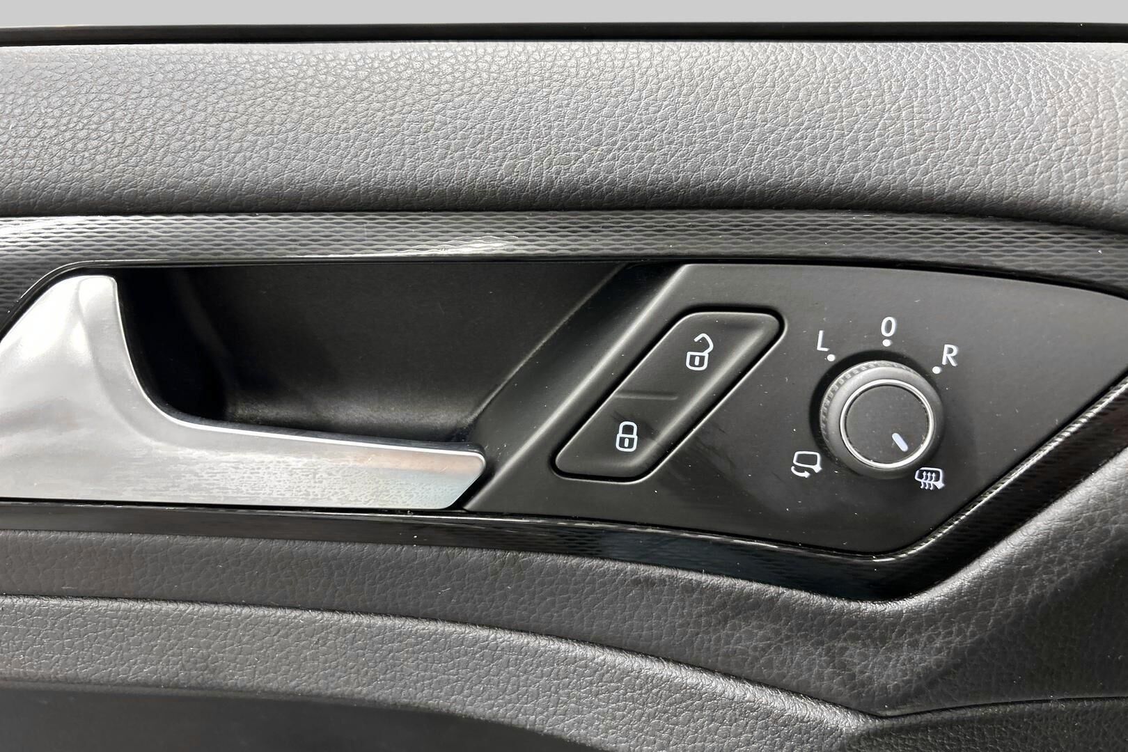 Volkswagen Golf iso kuva 22