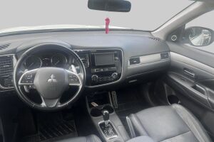 Mitsubishi Outlander esikatselu 2