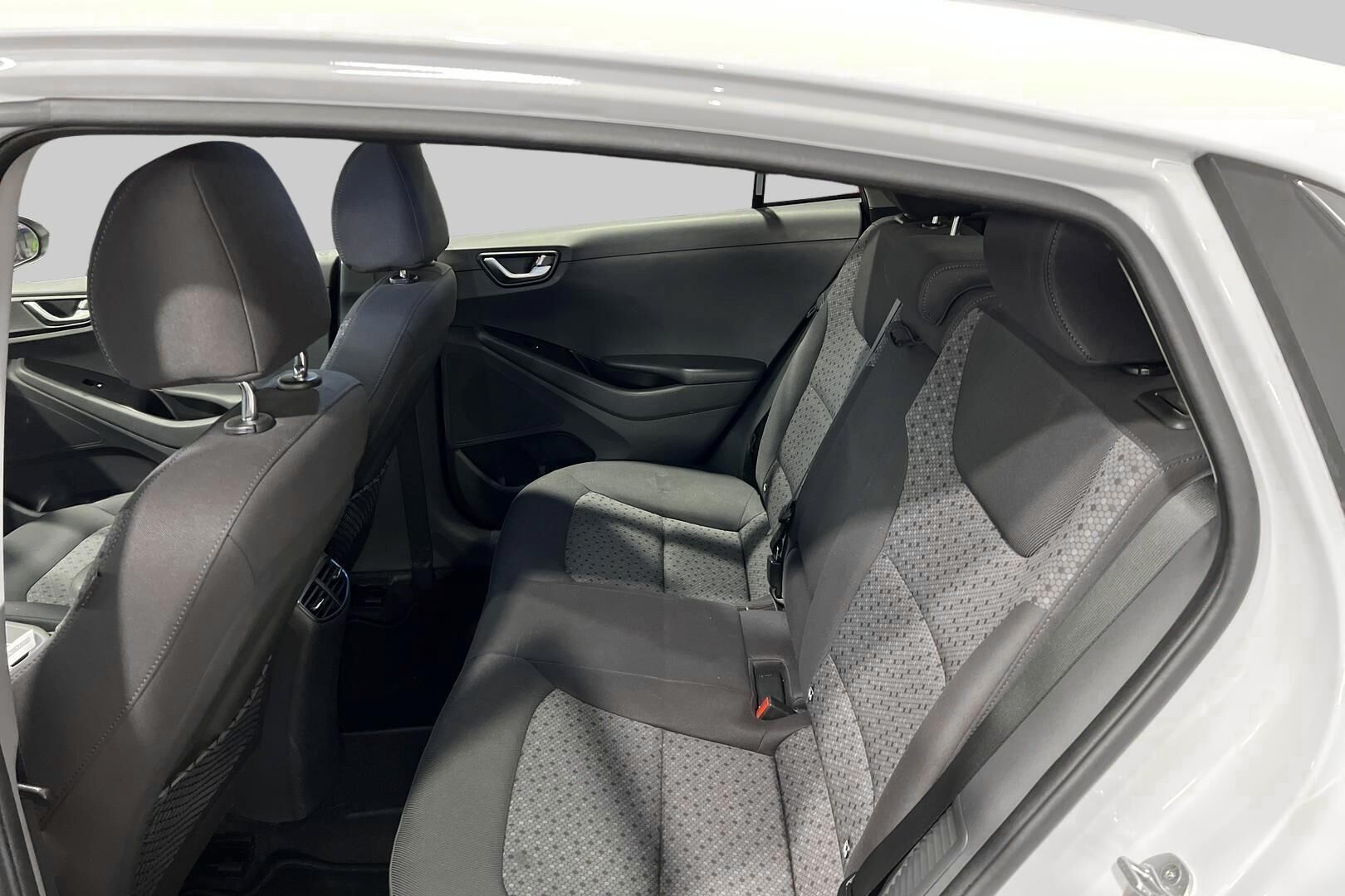 Hyundai IONIQ PLUG-IN iso kuva 0