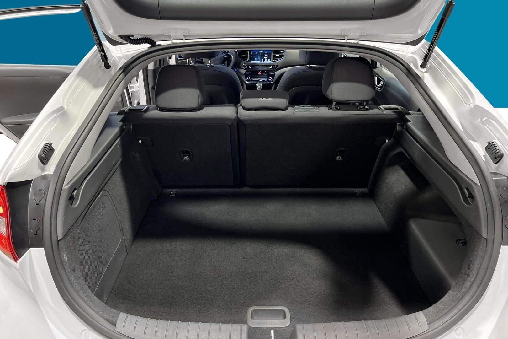 Hyundai IONIQ PLUG-IN iso kuva 17