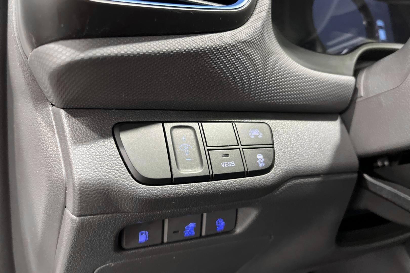 Hyundai IONIQ PLUG-IN iso kuva 4