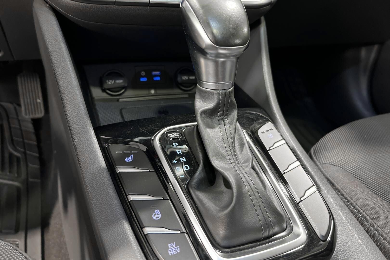 Hyundai IONIQ PLUG-IN iso kuva 5