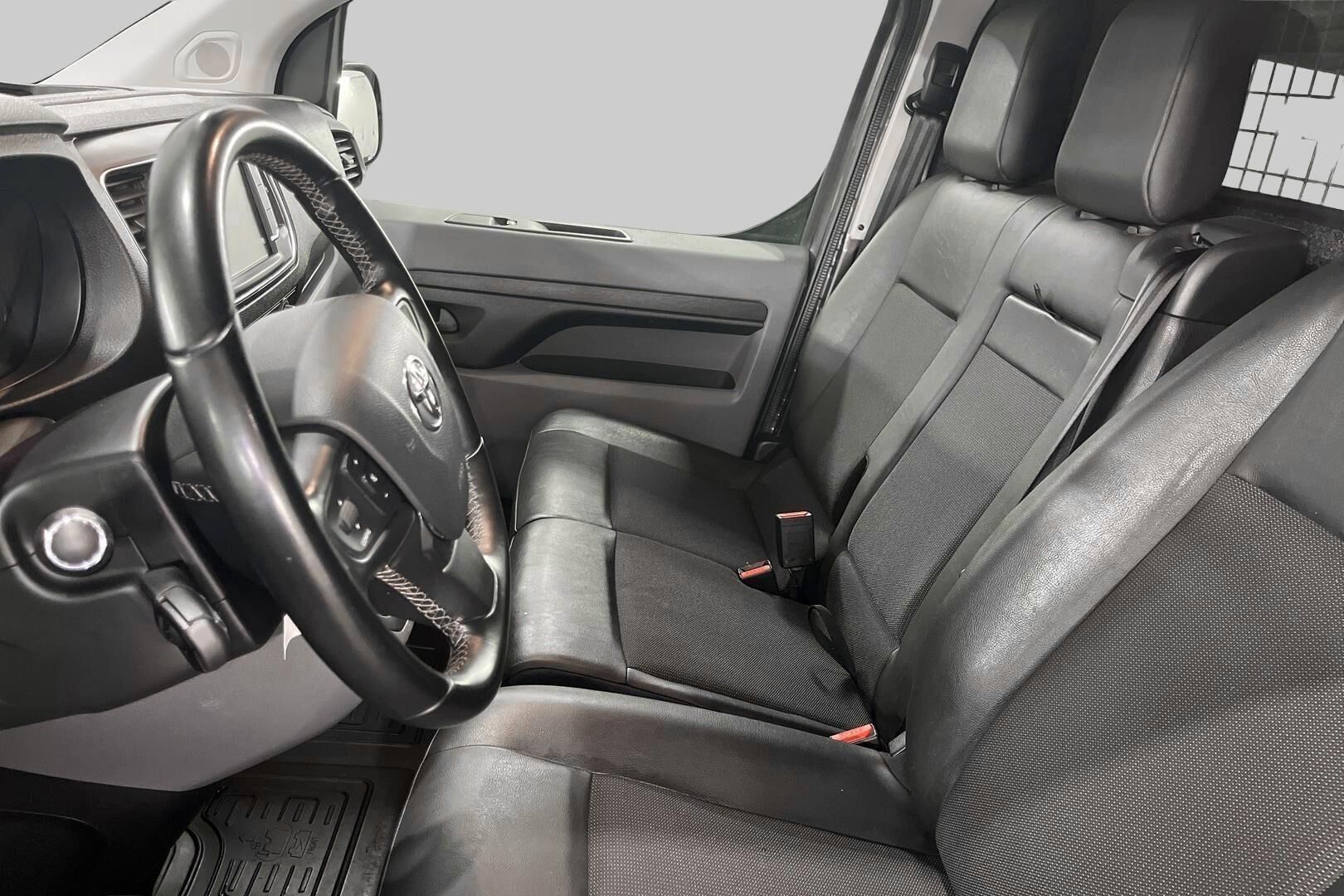 TOYOTA PROACE 4X4 iso kuva 8