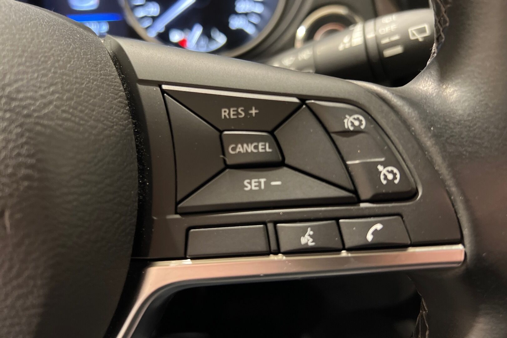 Nissan Qashqai iso kuva 8