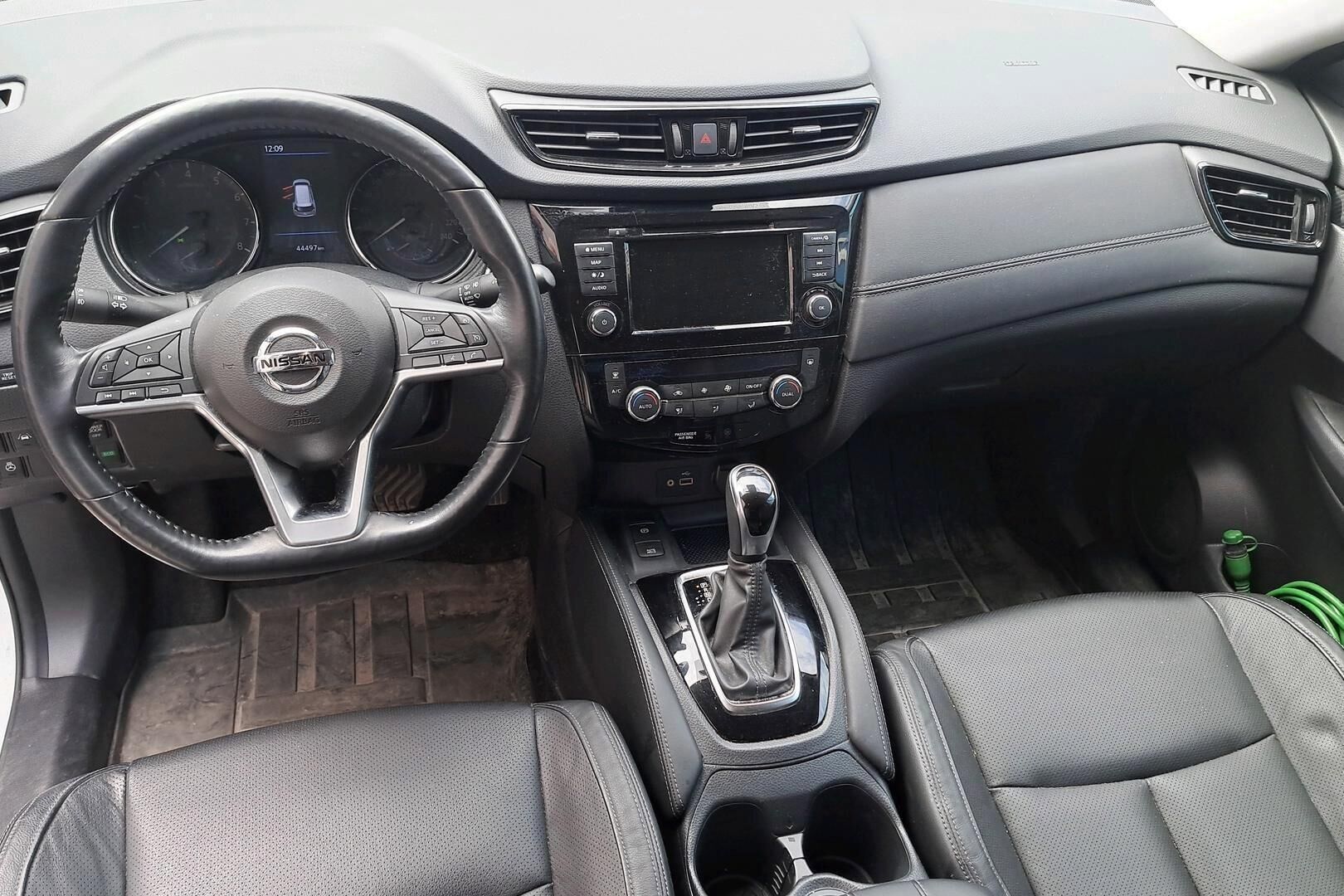Nissan X-Trail iso kuva 1