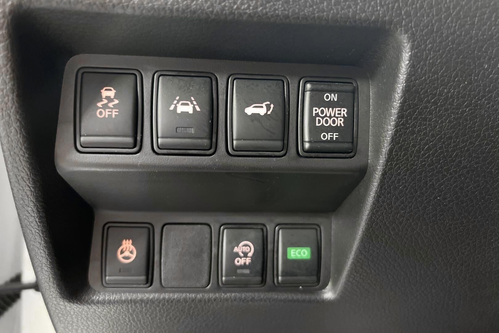 Nissan X-Trail iso kuva 16