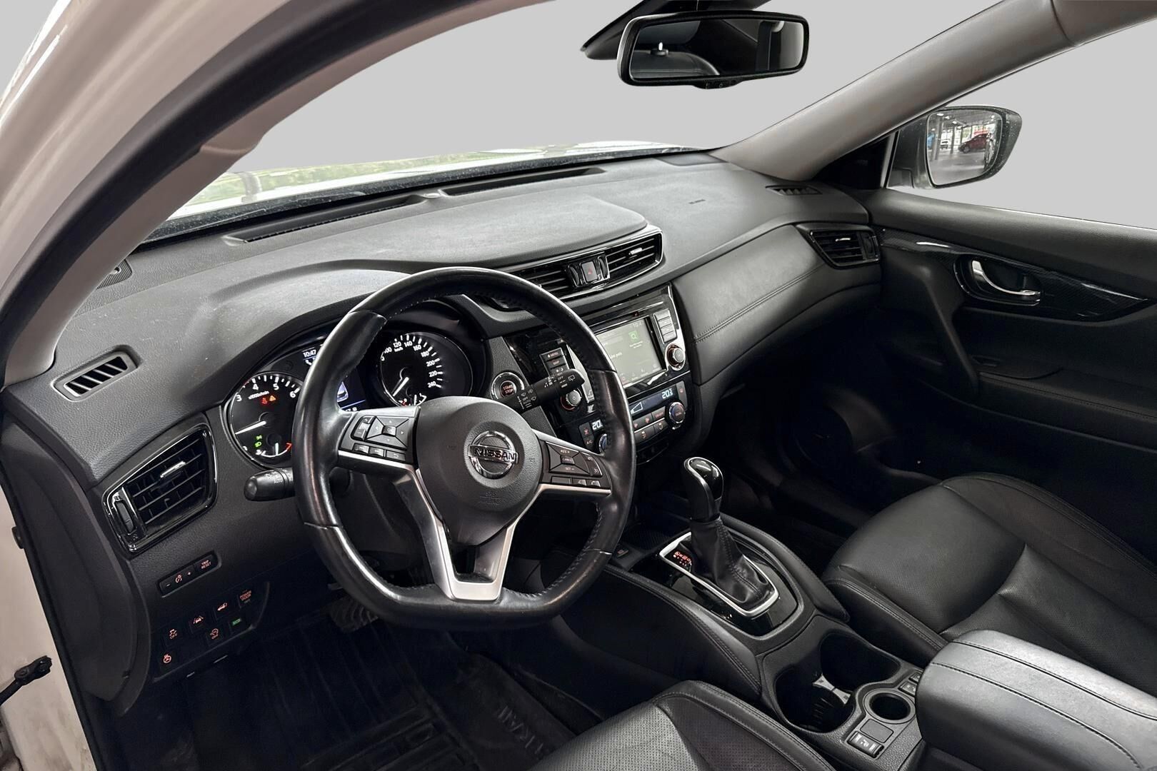 Nissan X-Trail iso kuva 2