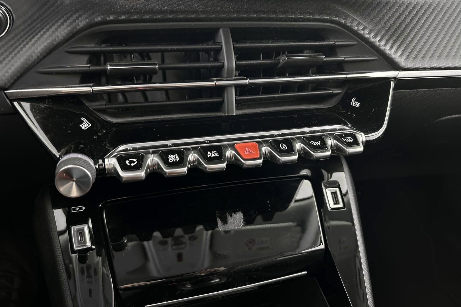 Peugeot e-2008 iso kuva 19