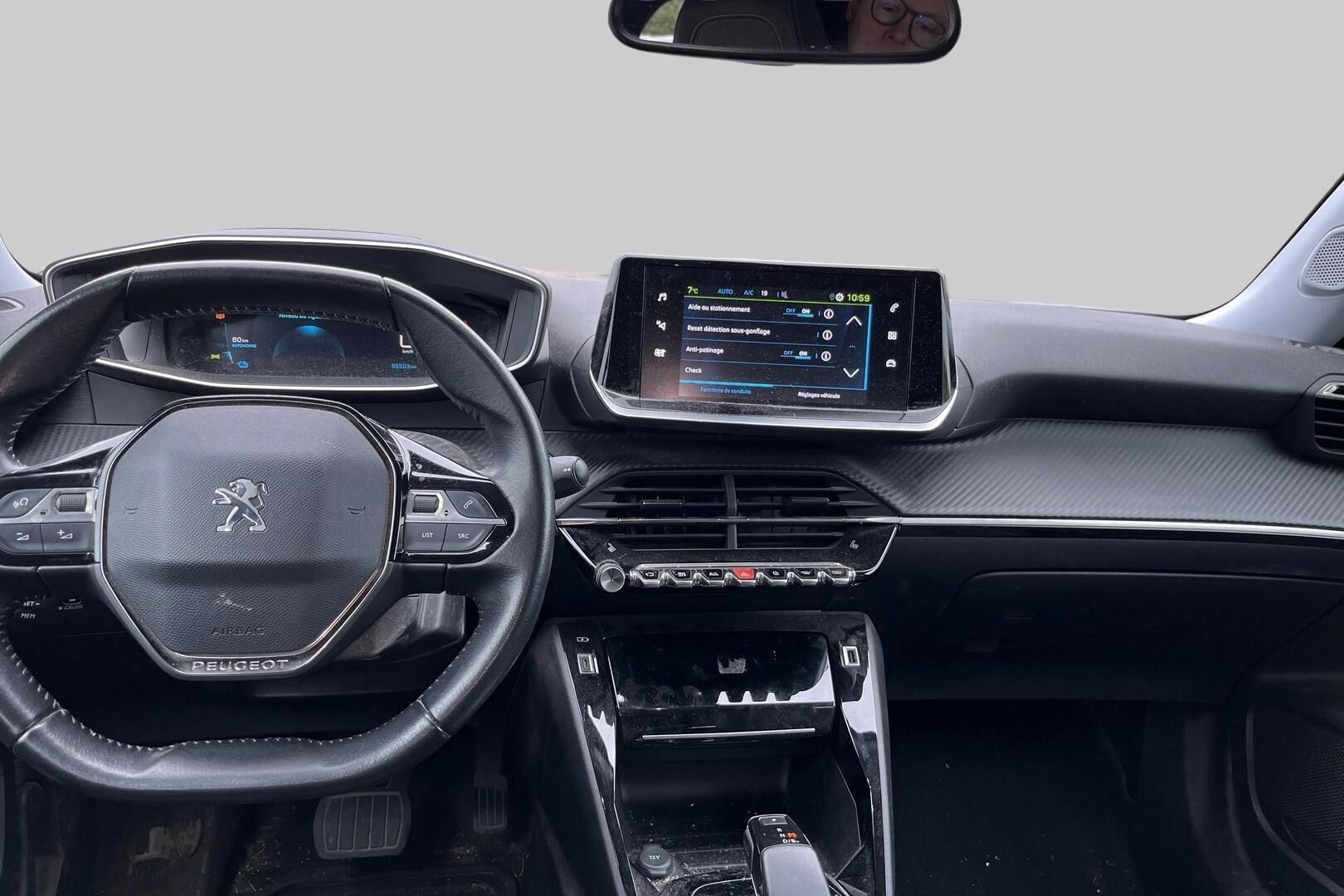 Peugeot e-2008 iso kuva 0