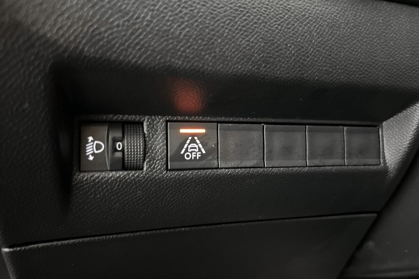 Peugeot e-2008 iso kuva 26