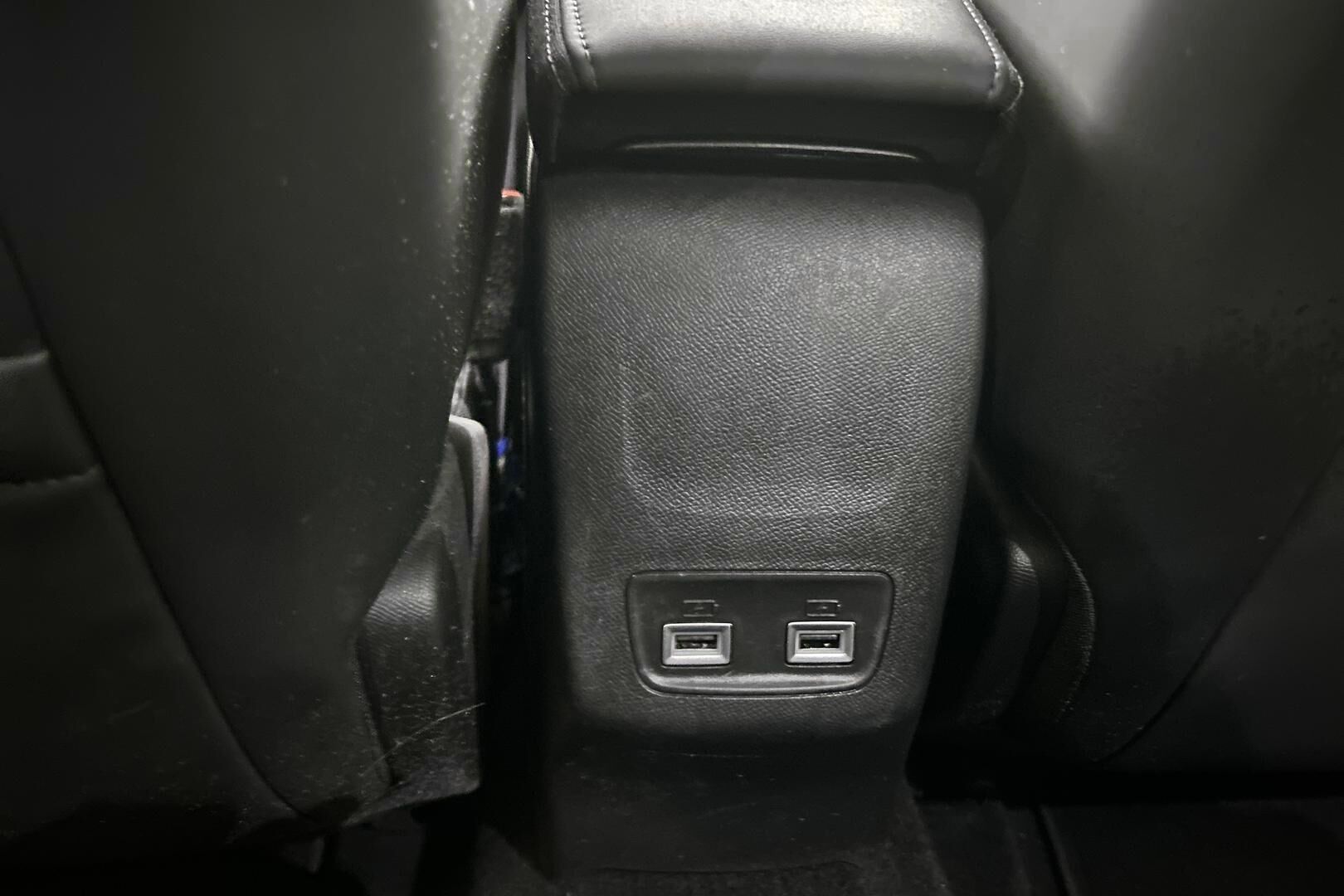 Peugeot e-2008 iso kuva 28