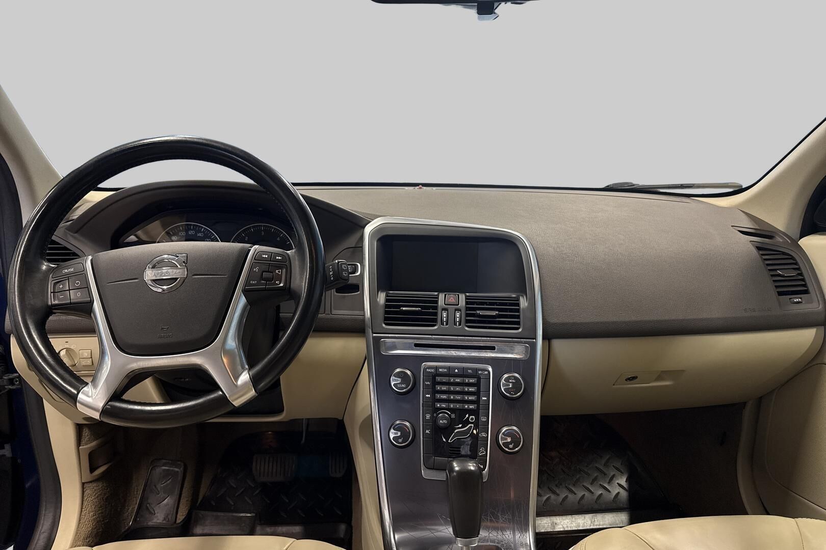 Volvo XC60 iso kuva 11