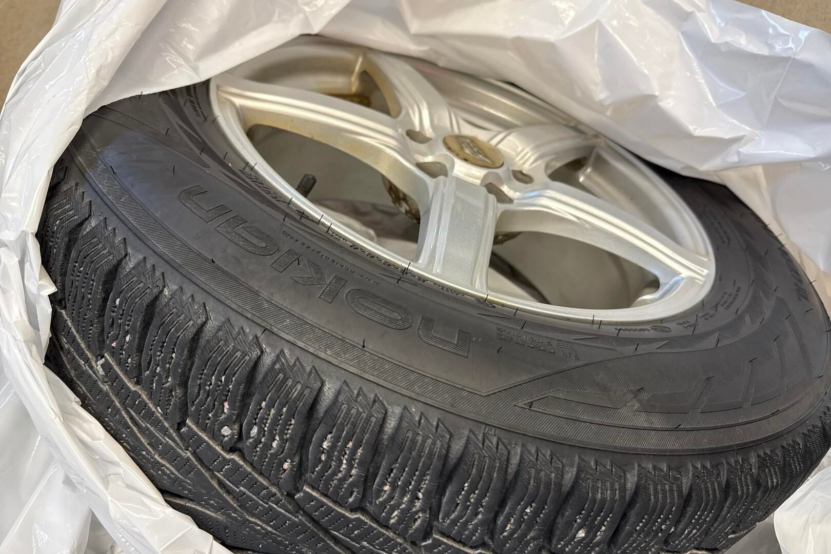 Volvo XC60 iso kuva 16