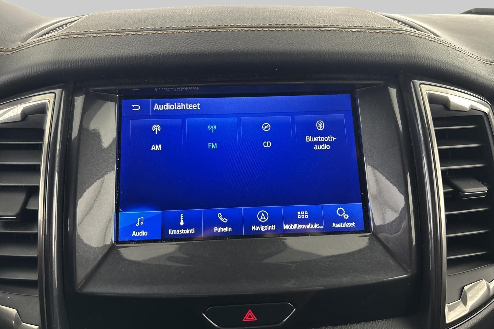 Ford Ranger iso kuva 19