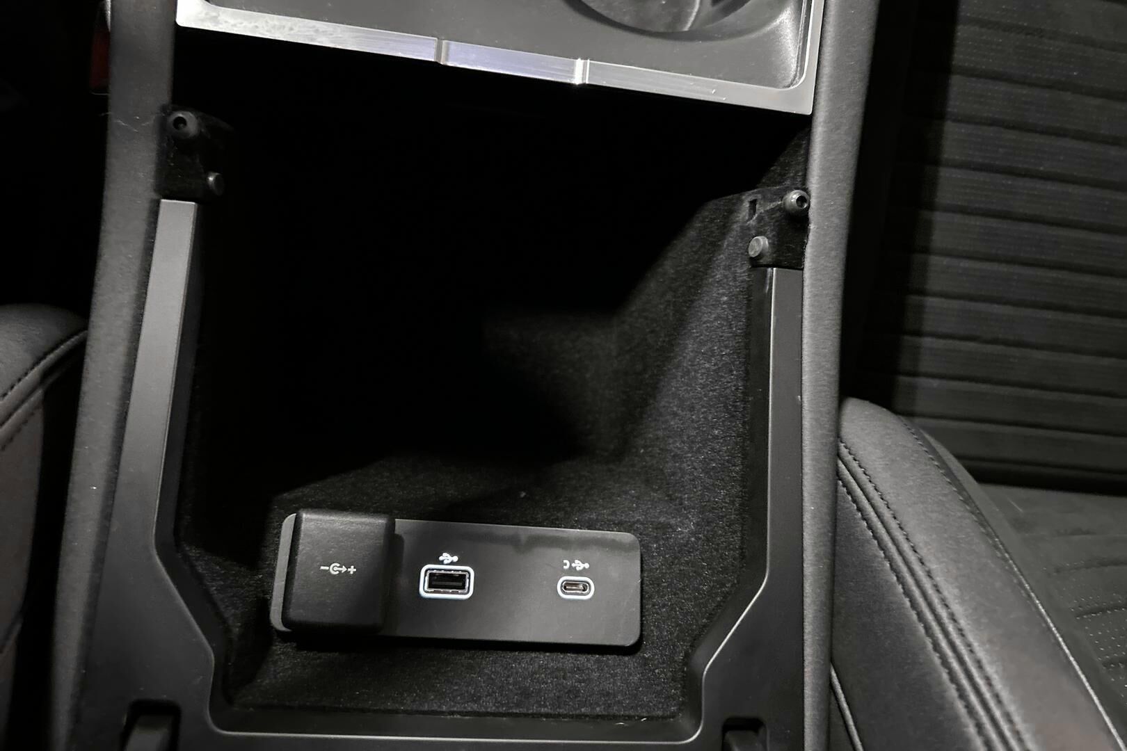 Land Rover Discovery Sport iso kuva 22