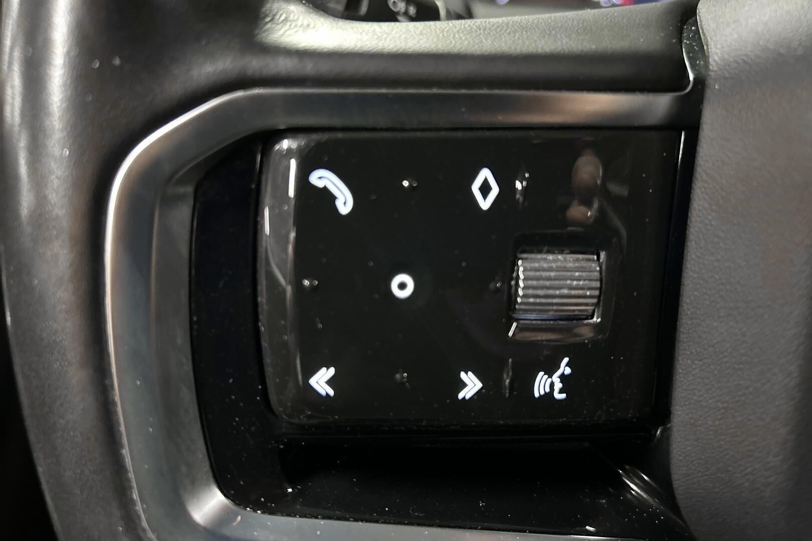 Land Rover Discovery Sport iso kuva 25