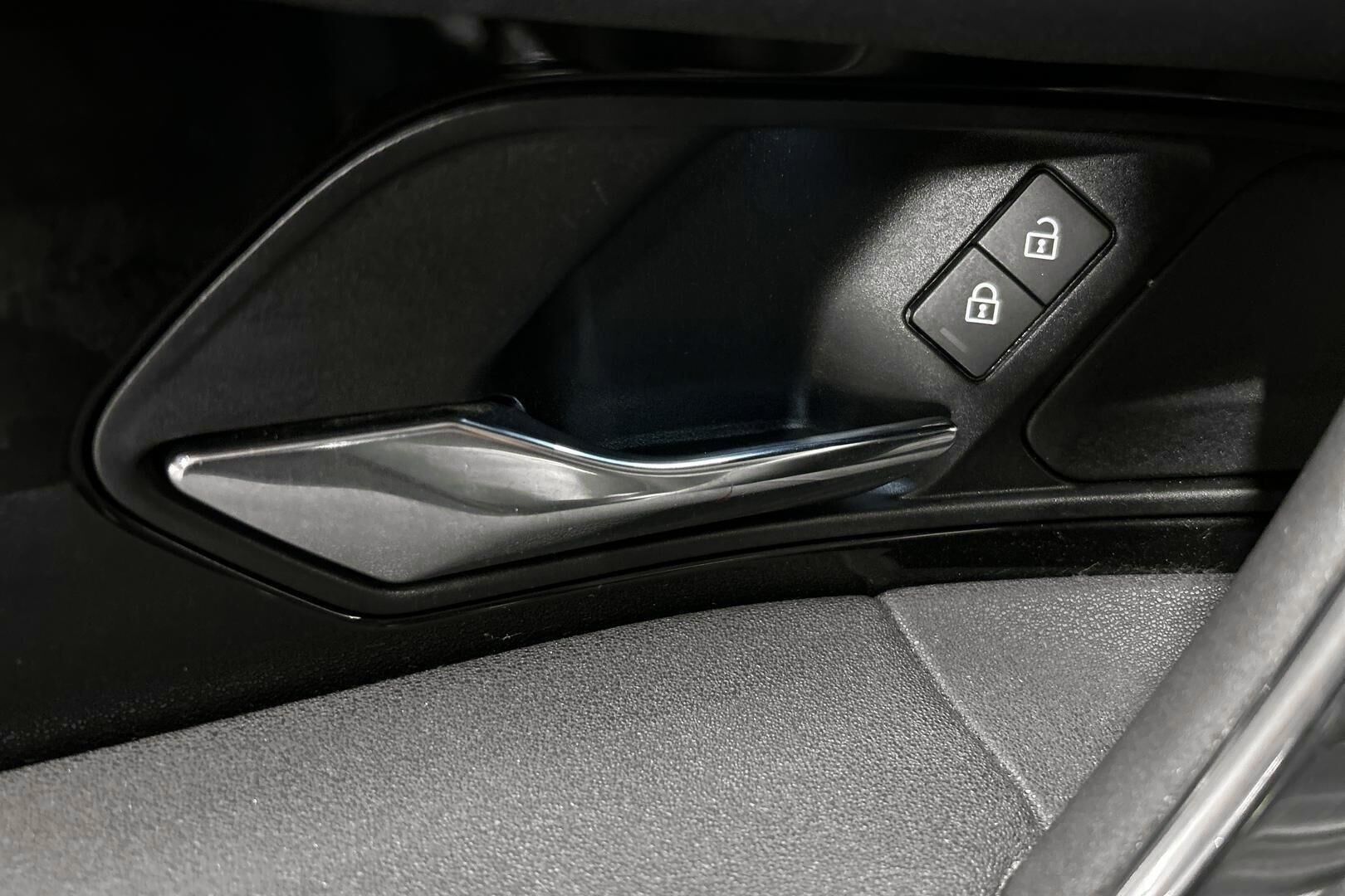 Land Rover Discovery Sport iso kuva 28