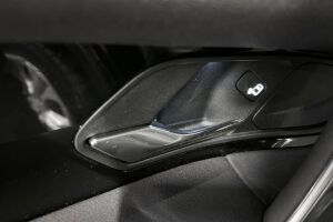 Land Rover Discovery Sport esikatselu 30