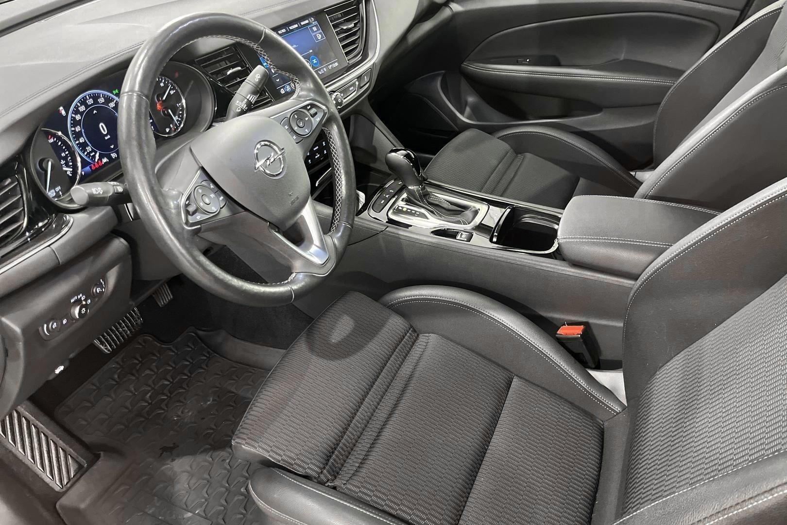 Opel Insignia iso kuva 4