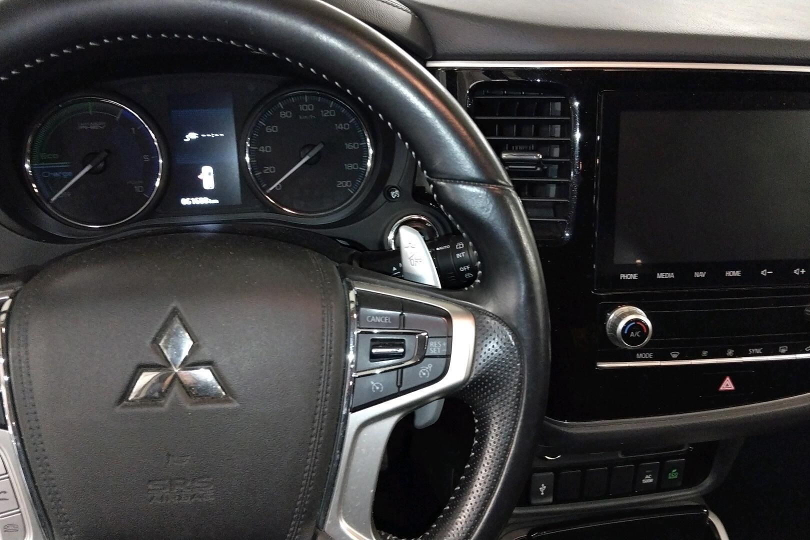 Mitsubishi Outlander PHEV iso kuva 0